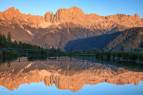 Mountains reflected in a small mountain lake, sunset, evening light, Wuhnleger, view of rose