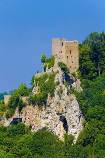 Ruin Reussenstein, ruin of a rock castle above Neidlingen, rock above the Neidlingen valley,