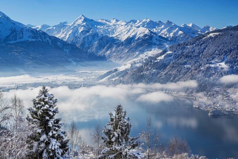 Winter panorama of Lake Zell in morning fog with the Kitzsteinhorn 3203m in the Hohe Tauern,