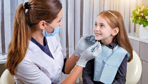 AI generated, dentist treats a little girl, dentist, blonde, 30, 35, years, dental treatment,