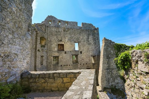 Ruin Reussenstein, ruin of a rock castle above Neidlingen, rock above the Neidlingen valley,