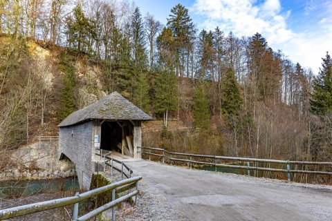 Le Pont qui Branle, covered wooden bridge Pont du Chatelet, Gruyeres, Fribourg, Switzerland, Europe