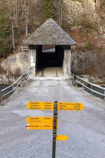 Le Pont qui Branle, covered wooden bridge Pont du Chatelet, Gruyeres, Fribourg, Switzerland, Europe