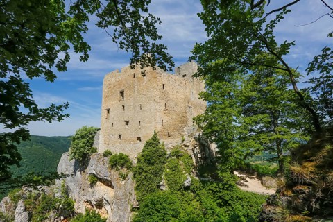 Ruin Reussenstein, ruin of a rock castle above Neidlingen, rock above the Neidlingen valley,