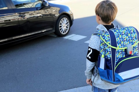 Schoolchild in road traffic, Mutterstadt, Rhineland-Palatinate