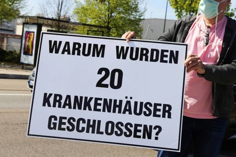 Rally against the corona measures: Demonstrators express their criticism of the corona policy with