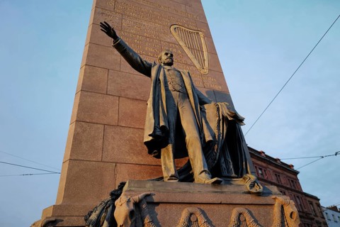 A statue to Charles St. Parnell with the harp symbol and quotation in the city centre. Dublin,