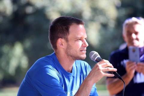 Mannheim: Lawyer Markus Haintz speaks at a vigil against the federal government's coronavirus