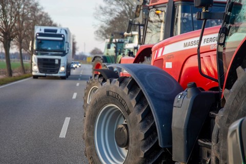 Farmers' protests in the southern Palatinate near Landau: near Hochstadt, farmers blocked a lane of
