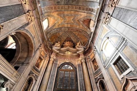 Interior view, Basilica da Estrela consecrated in 1790, burial place of Queen Maria I, Lisbon,