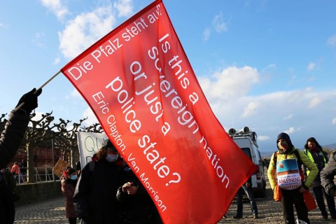 Mainz: A demonstration against the coronavirus measures took place under the slogan One year of
