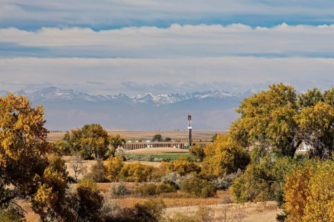 Keenesburg, Colorado, An oil drilling rig on the eastern plains of rural Colorado. The Rocky