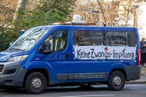 Frankfurt: Demonstration against vaccination pressure and the threat of compulsory vaccination. The