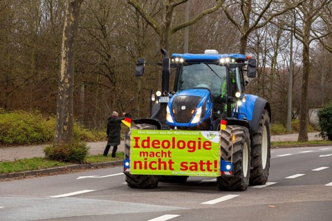 Farmers' protests in Ludwigshafen am Rhein: Large convoy of farmers from the Southern Palatinate
