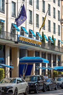 Hotel Bayerischer Hof, entrance with gold lettering and canopy, luxury hotel, venue of the Munich