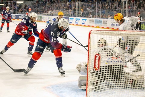 Game scene Adler Mannheim against Fischtown Pinguins Bremerhaven (PENNY DEL, German Ice Hockey