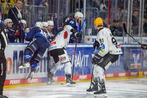 Game scene Adler Mannheim against Fischtown Pinguins Bremerhaven (PENNY DEL, German Ice Hockey