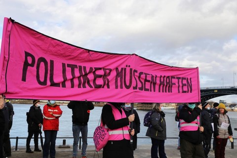 Mainz: A demonstration against the coronavirus measures took place under the slogan One year of