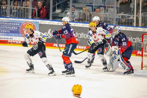 Game scene Adler Mannheim against Fischtown Pinguins Bremerhaven (PENNY DEL, German Ice Hockey