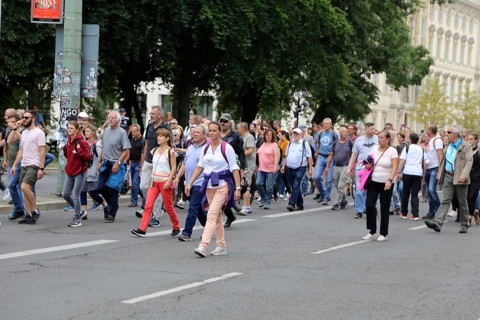 Berlin: The planned lateral thinkers' demonstration for peace and freedom against the corona