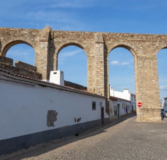 Historic 16th century Aqueduct, Aqueduto da Agua de Prata, designed by Francisco de Arruda