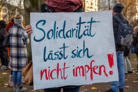 Frankfurt: Demonstration against vaccination pressure and the threat of compulsory vaccination. The