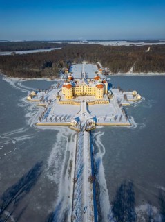 Moritzburg Castle on the castle island surrounded by the frozen castle pond, Moritzburg, Saxony,