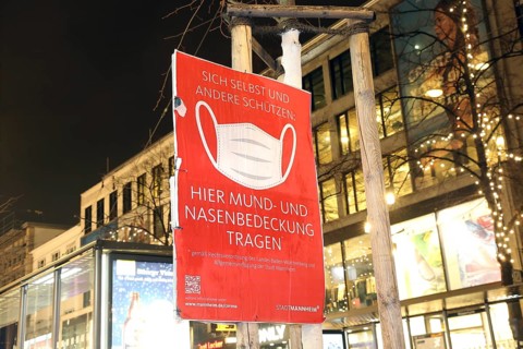 Information board on the obligation to wear masks in Mannheim city centre