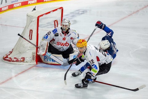 Game scene Adler Mannheim against Fischtown Pinguins Bremerhaven (PENNY DEL, German Ice Hockey
