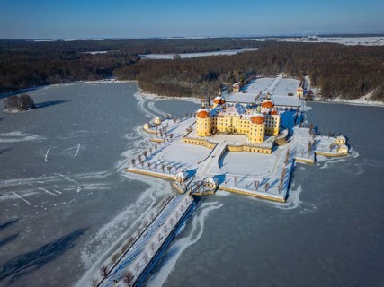 Moritzburg Castle on the castle island surrounded by the frozen castle pond, Moritzburg, Saxony,