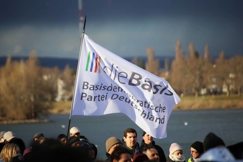 Mainz: A demonstration against the coronavirus measures took place under the slogan One year of