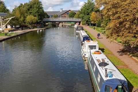 Kennet and Avon canal in the town centre of Newbury, Berkshire, England, UK