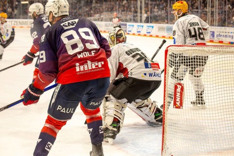 Game scene Adler Mannheim against Fischtown Pinguins Bremerhaven (PENNY DEL, German Ice Hockey