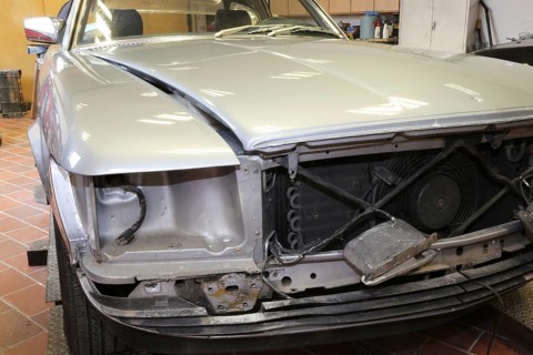 Restoration of a Mercedes 380 SL in a car paint shop