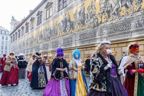 LUST & PASSION & JOY OF LIFE, for the joy of the masquerade, the Elbvenezian Carnival took place in
