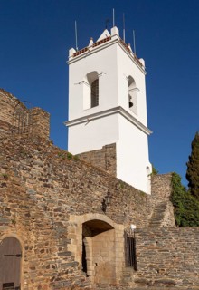 Whitewashed tower and gateway to historic walled hilltop village of Monsaraz, Alto Alentejo,