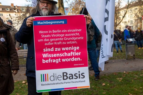Frankfurt: Demonstration against vaccination pressure and the threat of compulsory vaccination. The