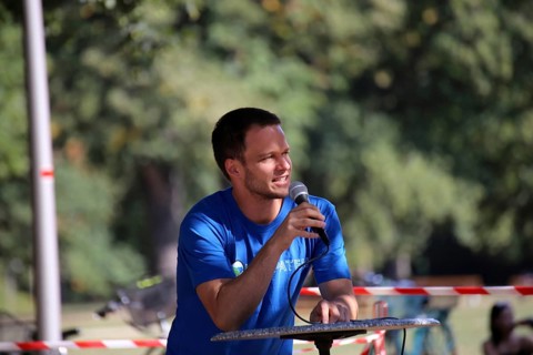 Mannheim: Lawyer Markus Haintz speaks at a vigil against the federal government's coronavirus