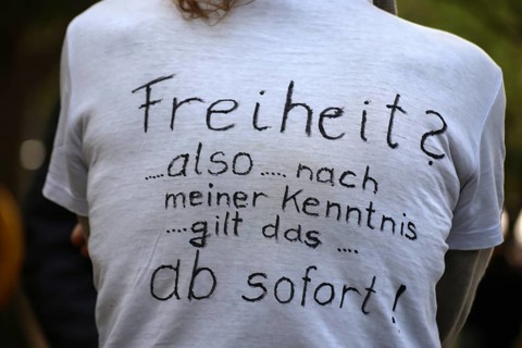 Corona protests in Mannheim: Several hundred opponents of the current corona measures gather at a