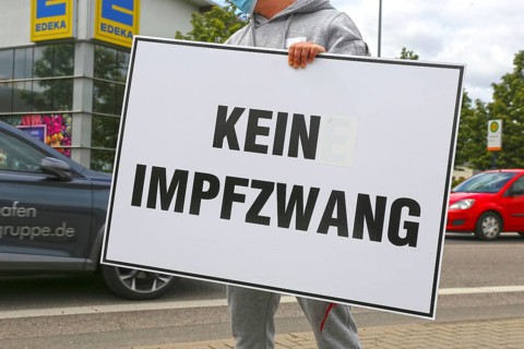 Rally against the corona measures: Demonstrators express their criticism of the corona policy with