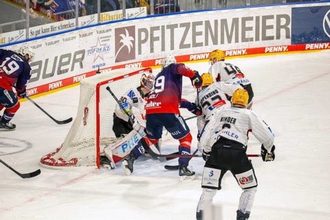 Game scene Adler Mannheim against Fischtown Pinguins Bremerhaven (PENNY DEL, German Ice Hockey