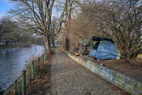 Tent, homelessness, Reichpietschufer am Landwehrkanal, Tiergarten, Mitte, Berlin, Germany, Europe