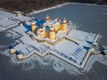 Moritzburg Castle on the castle island surrounded by the frozen castle pond, Moritzburg, Saxony,