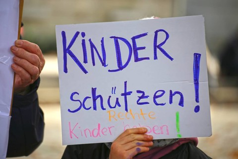 Corona protests in Mannheim: Several hundred opponents of the current corona measures gather at a