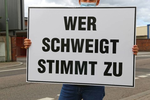 Rally against the corona measures: Demonstrators express their criticism of the corona policy with