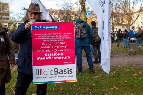 Frankfurt: Demonstration against vaccination pressure and the threat of compulsory vaccination. The