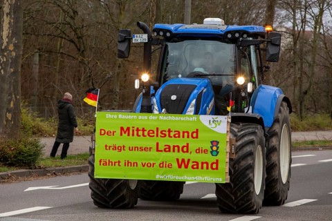 Farmers' protests in Ludwigshafen am Rhein: Large convoy of farmers from the Southern Palatinate