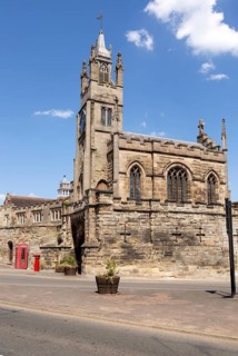 East Gate and St Peter's Chapel, Warwick, Warwickshire, England, UK