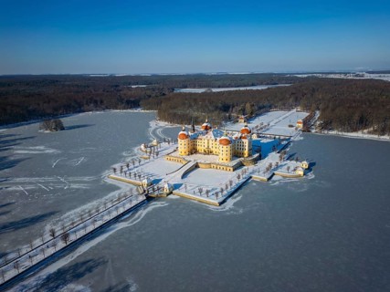 Moritzburg Castle on the castle island surrounded by the frozen castle pond, Moritzburg, Saxony,