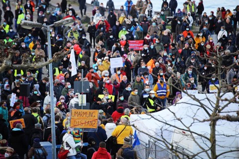 Mainz: A demonstration against the coronavirus measures took place under the slogan One year of